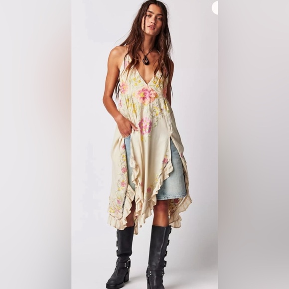 Free people Full Bloom Colorful Embroidered Handkerchief Hem Tunic top - Picture 3 of 7